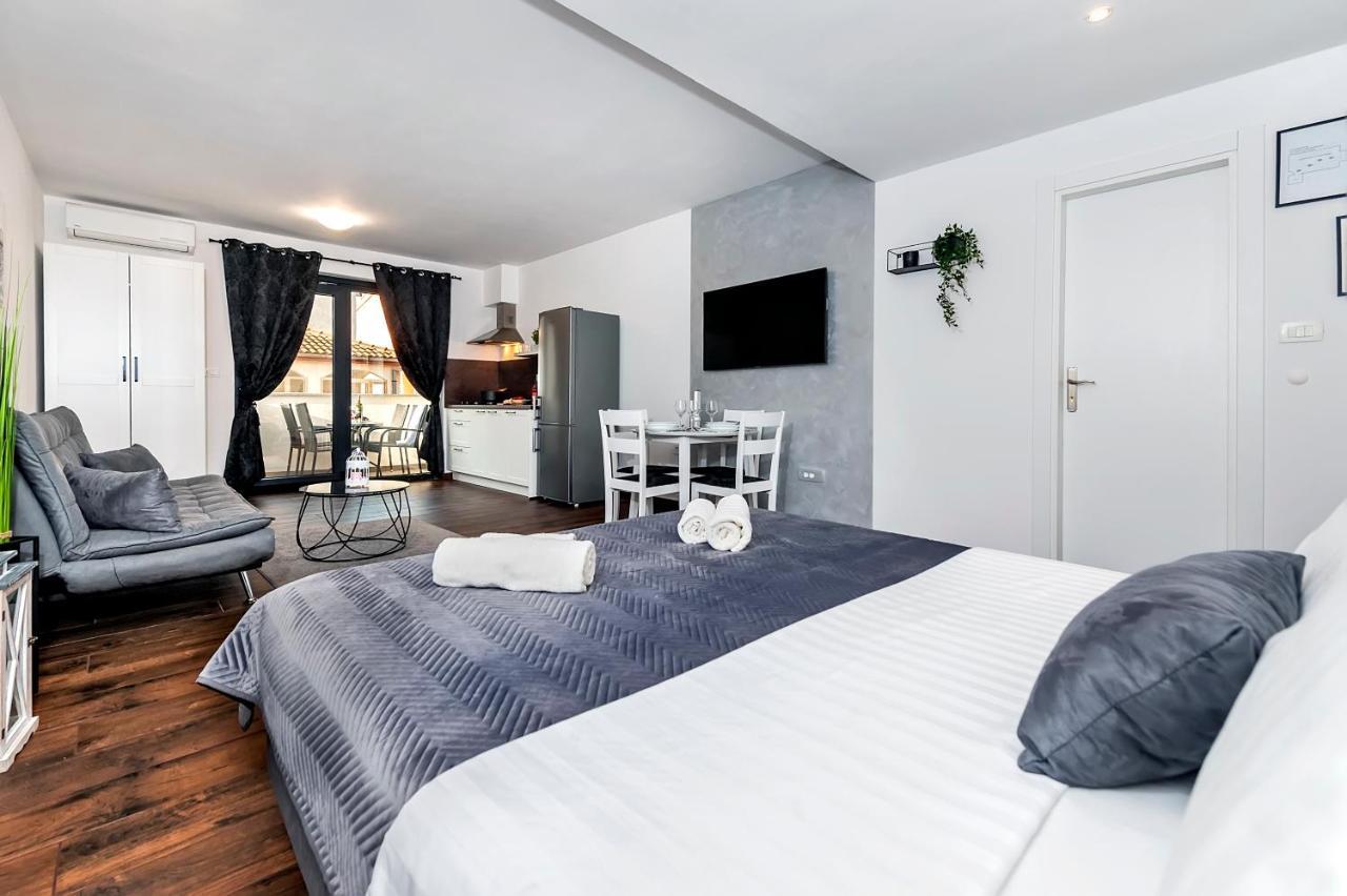 רוביני Deluxe Apartments A&A מראה חיצוני תמונה