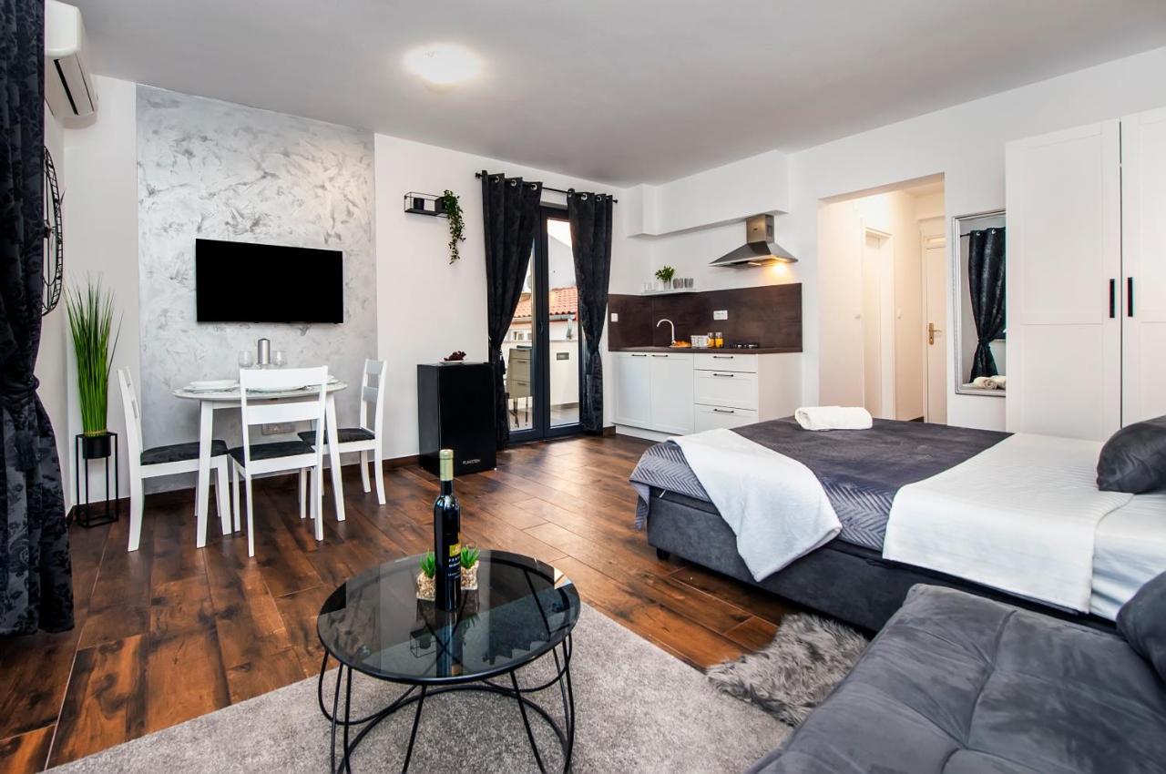 רוביני Deluxe Apartments A&A מראה חיצוני תמונה